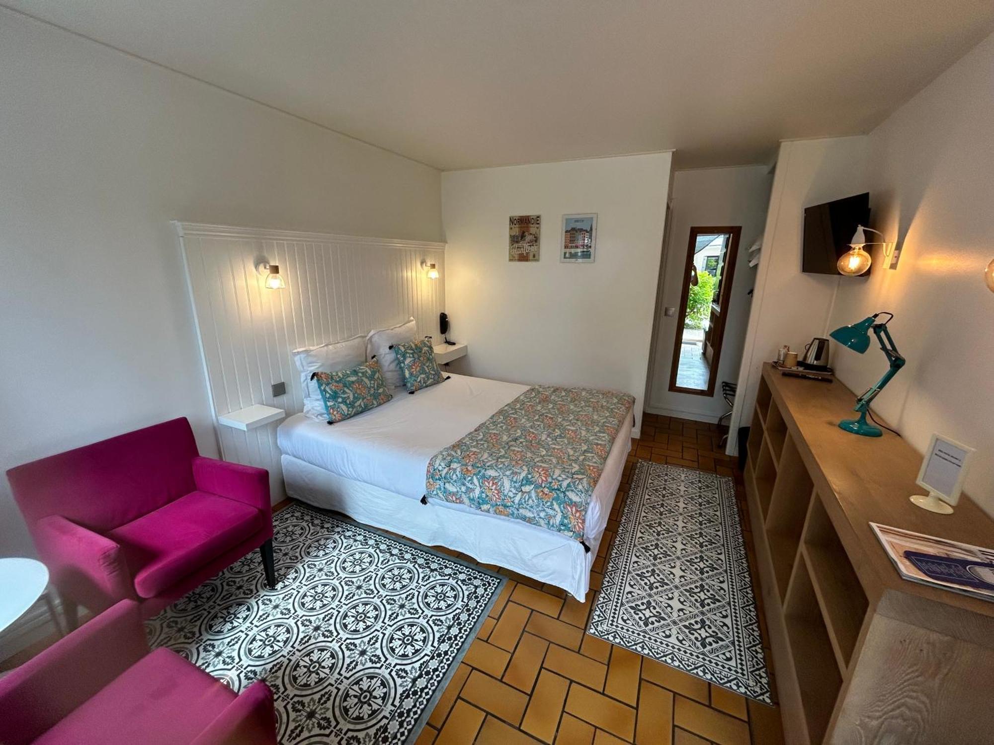 Hôtel Monet La Rivière-Saint-Sauveur Buitenkant foto